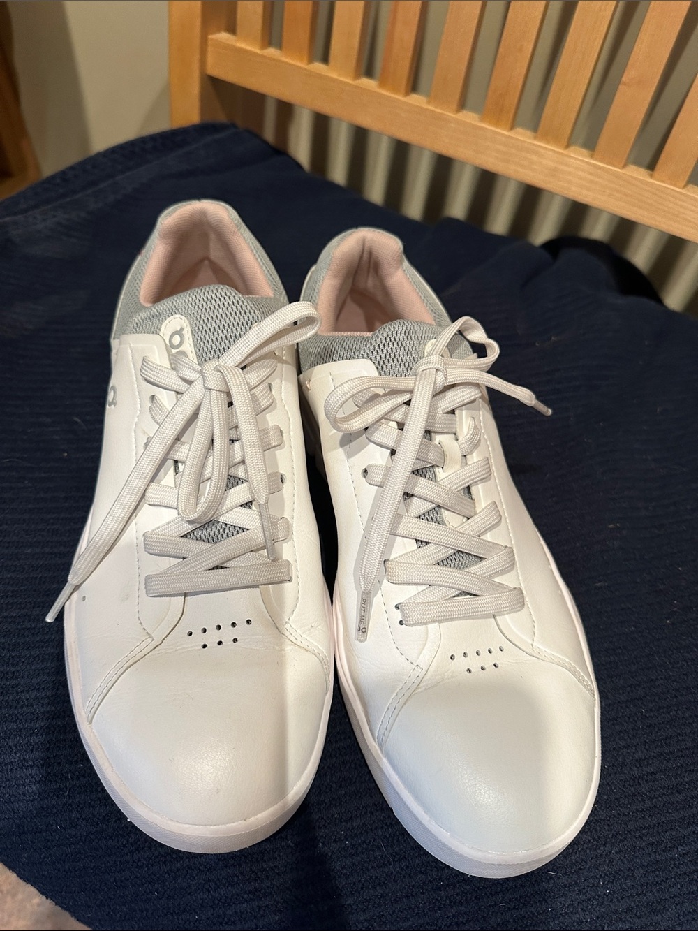 The Roger, ON Running Cloudstyle White Leather Sneakers, women’s US 10